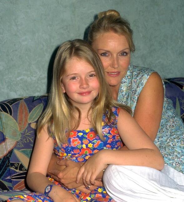 Yasemin Allen'in annesi meğer ünlüymüş! Türk filmlerinin İngiliz güzeli...