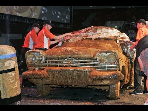 50 yıldır toprak altında olan klasik otomobil gün yüzüne çıktı