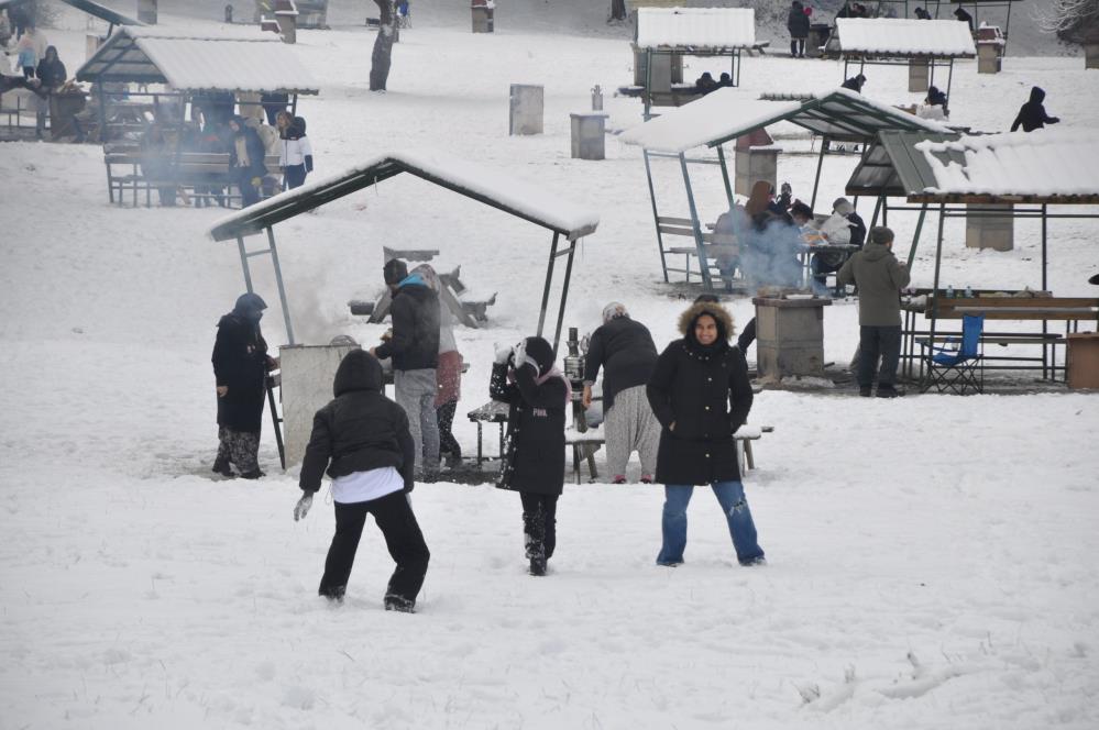 Abant Gölü'nden kar manzaraları