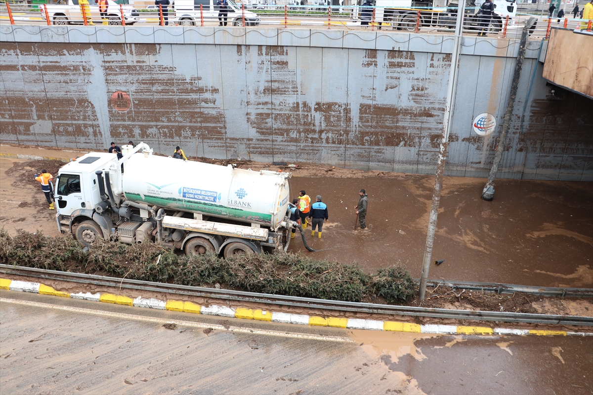 Sel felaketinde 3. gün! Şanlıurfa'da temizlik çalışmaları devam ediyor