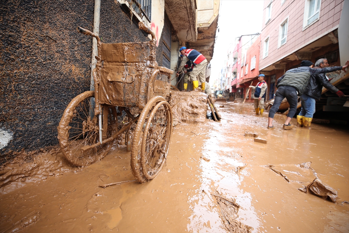 Sel felaketinde 3. gün! Şanlıurfa'da temizlik çalışmaları devam ediyor