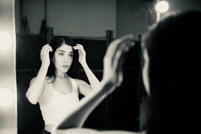 Aşk pozunu mekan ifşaladı! Doğu Demirkol'un sevgilisi ünlü çiftin kızı çıktı...