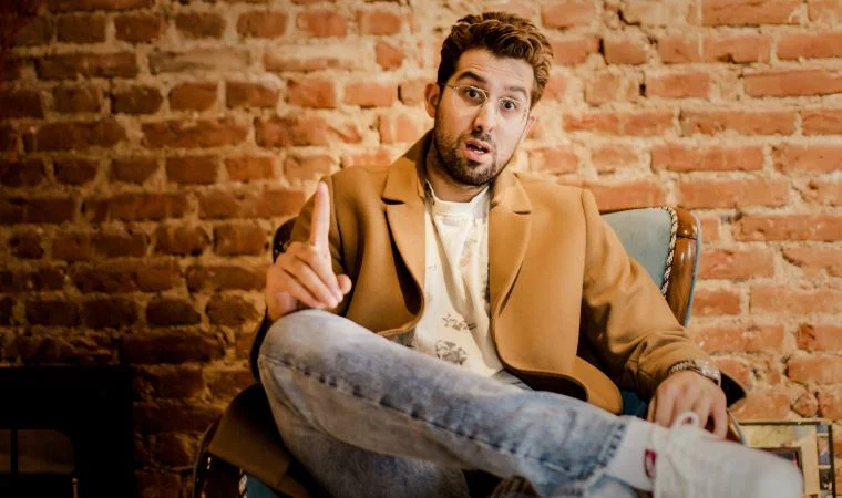 Aşk pozunu mekan ifşaladı! Doğu Demirkol'un sevgilisi ünlü çiftin kızı çıktı...