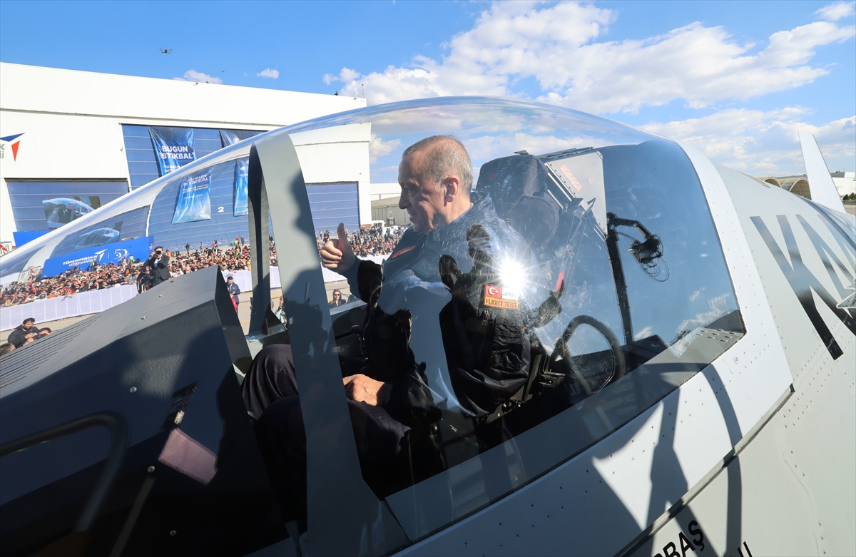 Türkiye'nin 5. nesil savaş uçağı 'KAAN'dan tarihi kareler