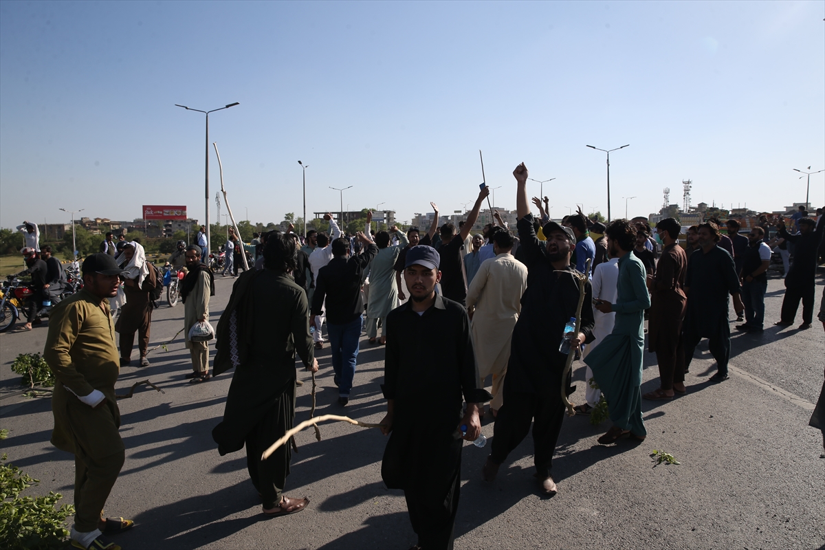 Pakistan'da İmran Han destekçilerinin protestosu ülkeyi karıştı
