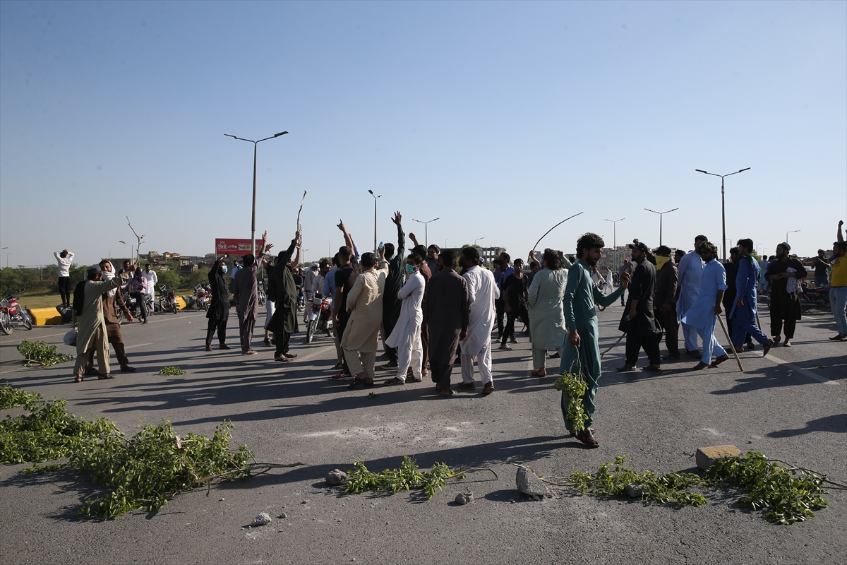 Pakistan'da İmran Han destekçilerinin protestosu ülkeyi karıştı