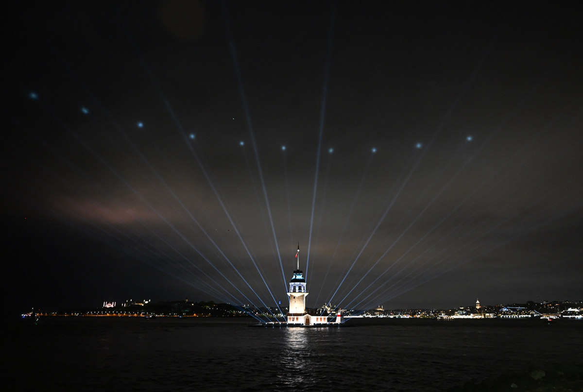 Kız Kulesi ışık ve lazer şovuyla açıldı