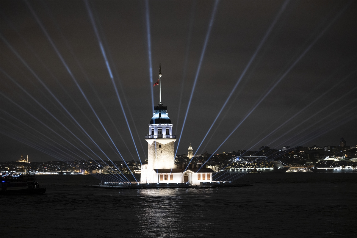 Kız Kulesi ışık ve lazer şovuyla açıldı