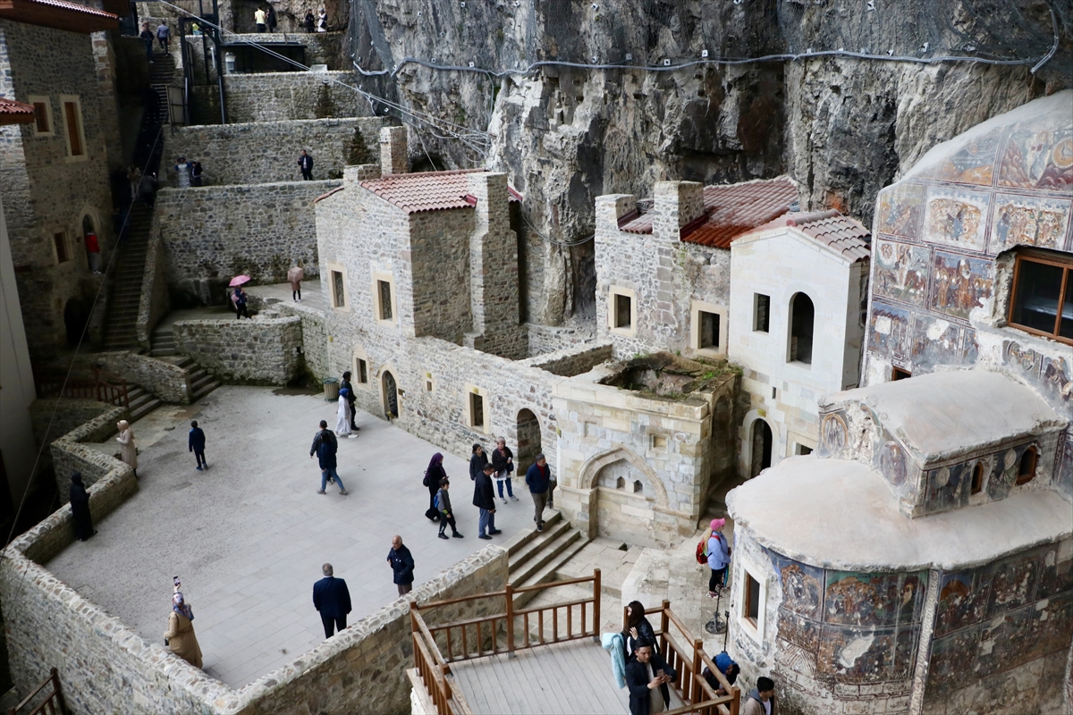 Sümela Manastırı gizemini koruyor