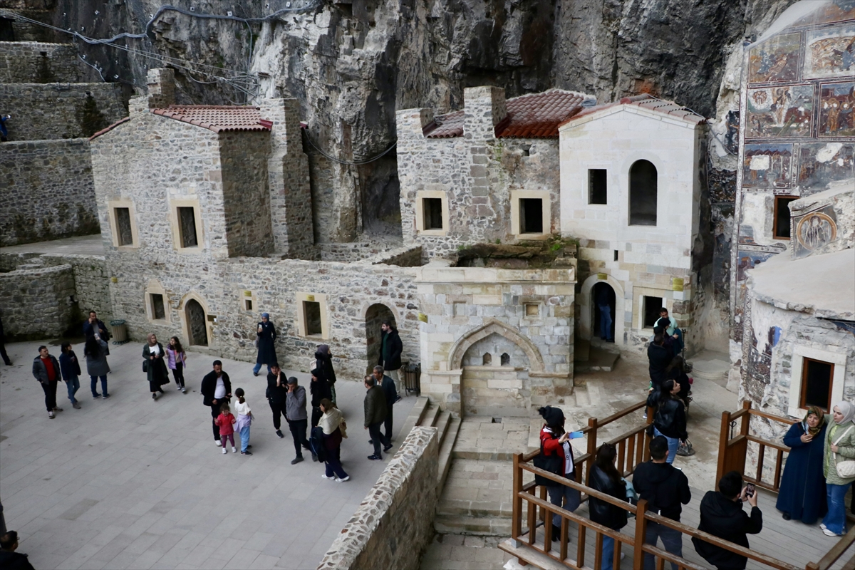 Sümela Manastırı gizemini koruyor