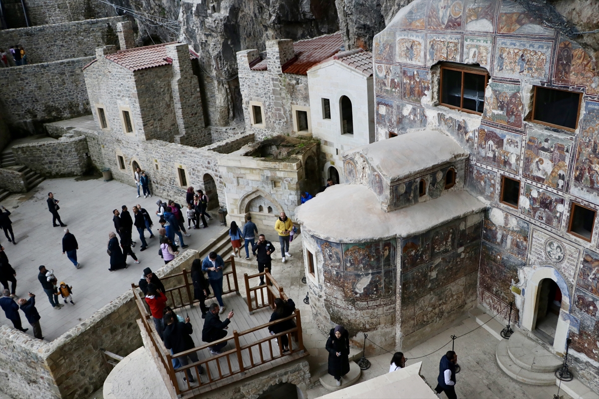 Sümela Manastırı gizemini koruyor