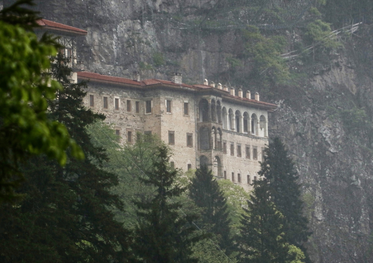 Sümela Manastırı gizemini koruyor