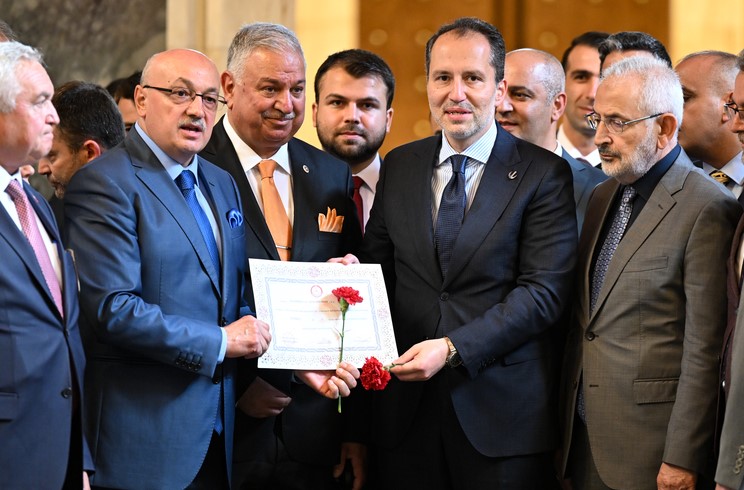 TBMM'de kayıt yaptıran yeni vekillerden renkli kareler