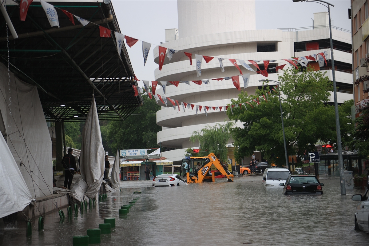 Ankara'yı sel aldı