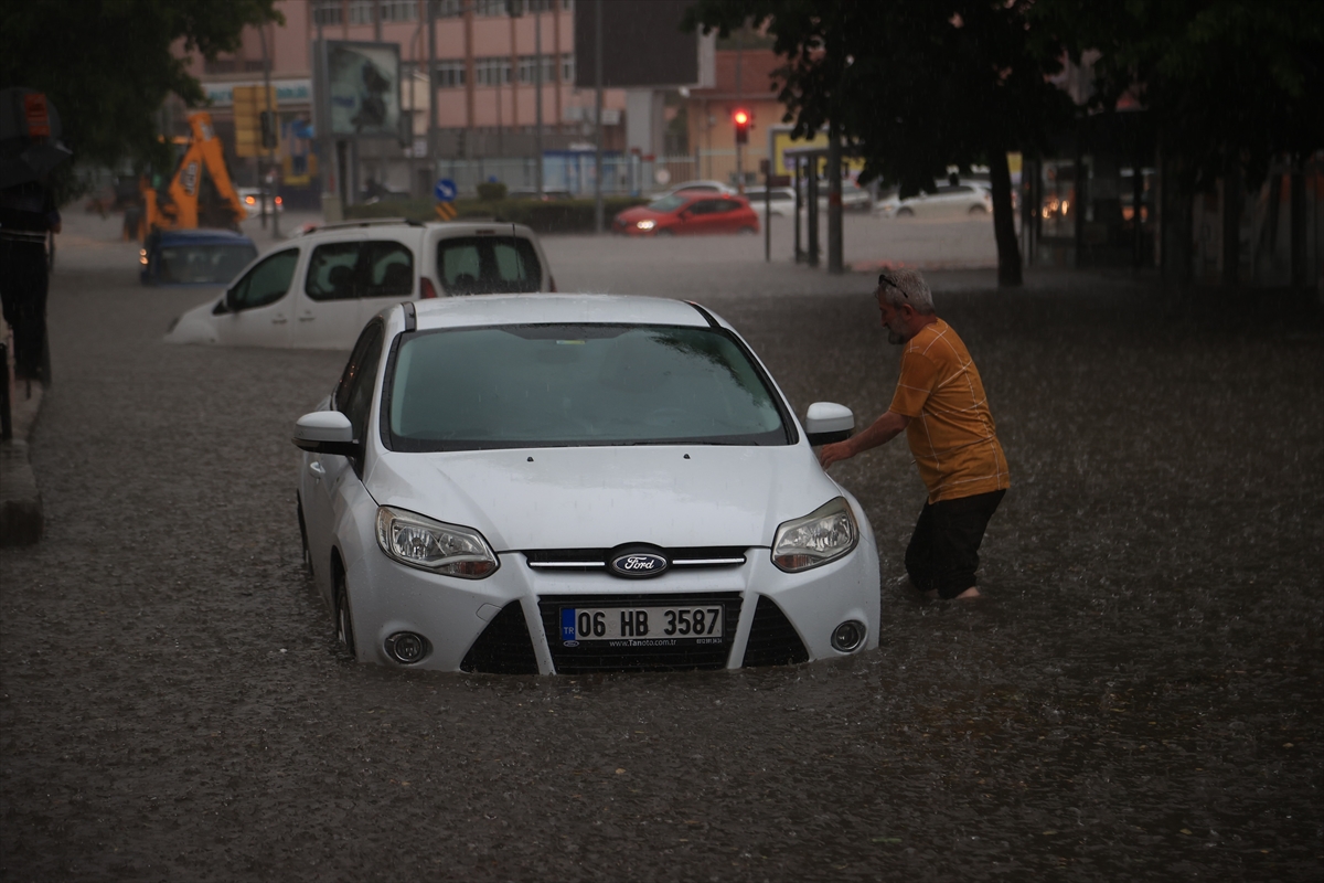 Ankara'yı sel aldı