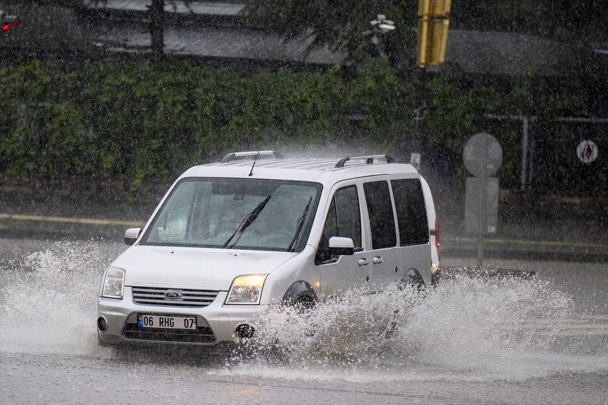 Ankara'yı sel aldı