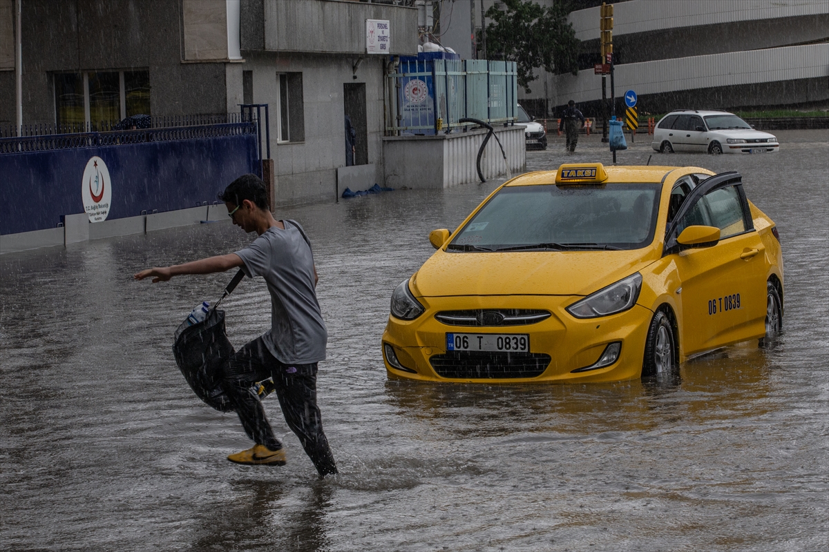 Ankara'yı sel aldı
