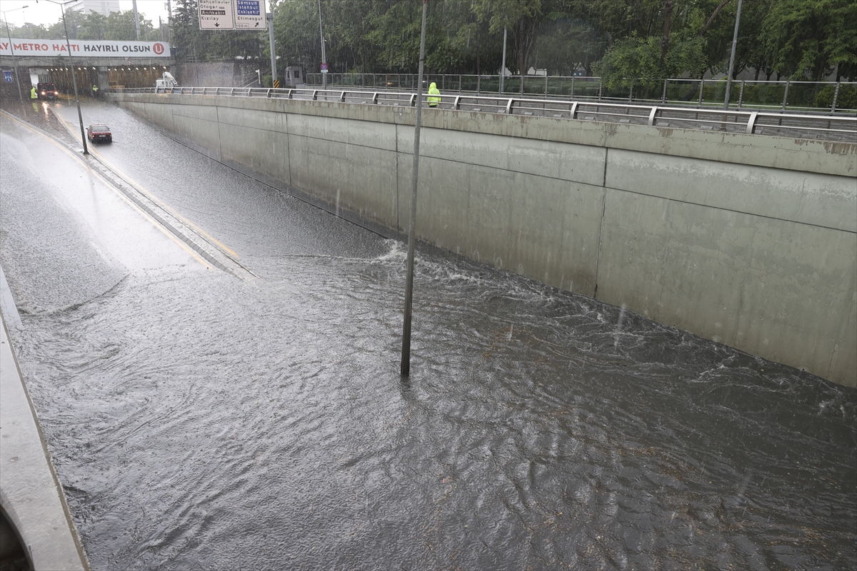 Ankara'yı sel aldı