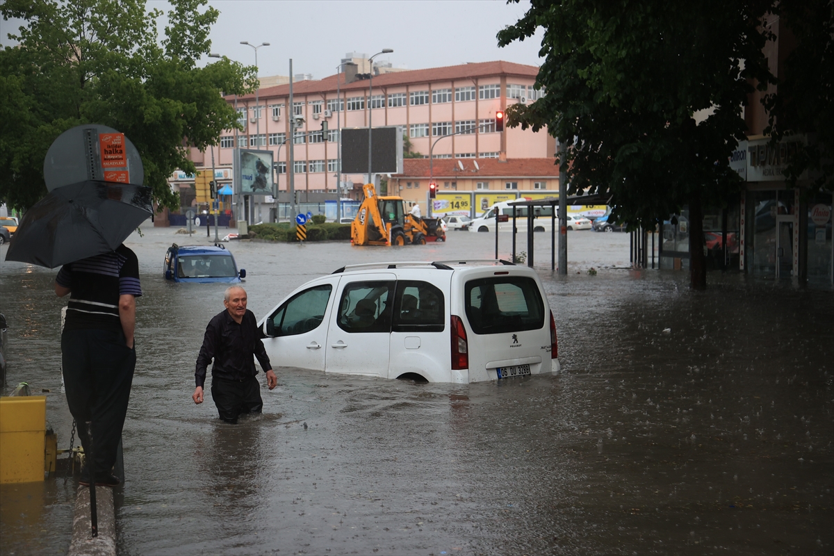 Ankara'yı sel aldı
