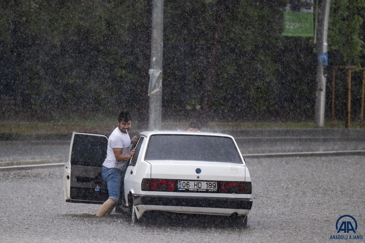 Ankara'yı sel aldı