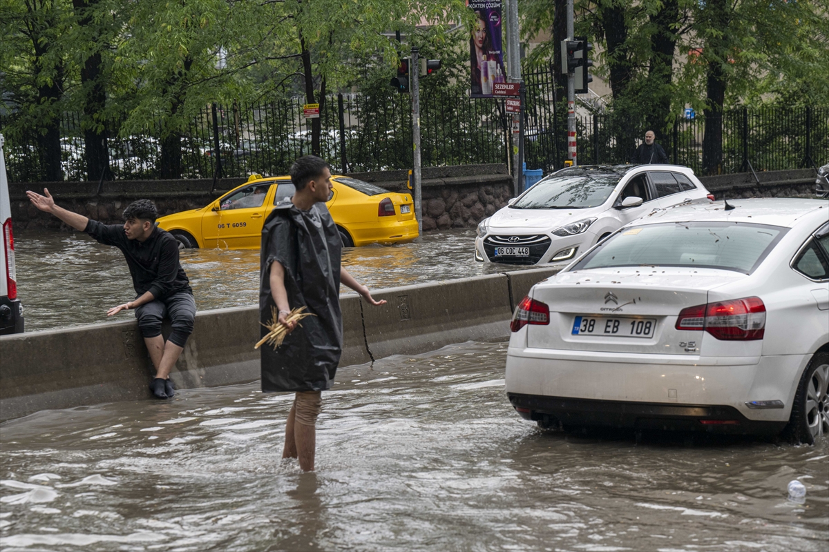 Ankara'yı sel aldı