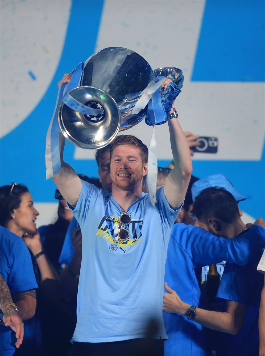 Şampiyon Manchester City, ülkesinde coşkuyla karşılandı