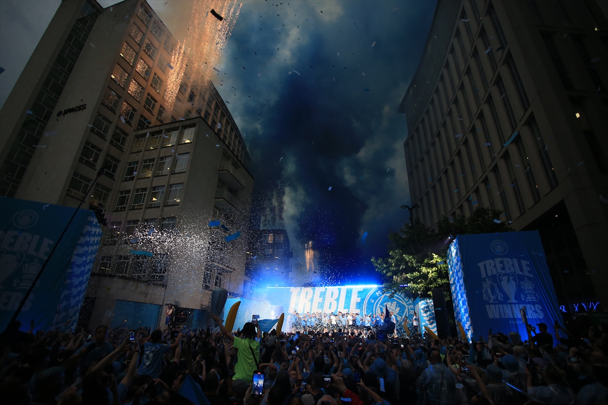 Şampiyon Manchester City, ülkesinde coşkuyla karşılandı