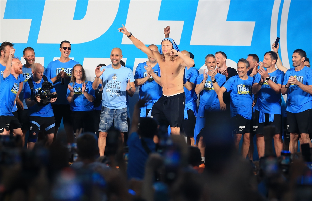 Şampiyon Manchester City, ülkesinde coşkuyla karşılandı