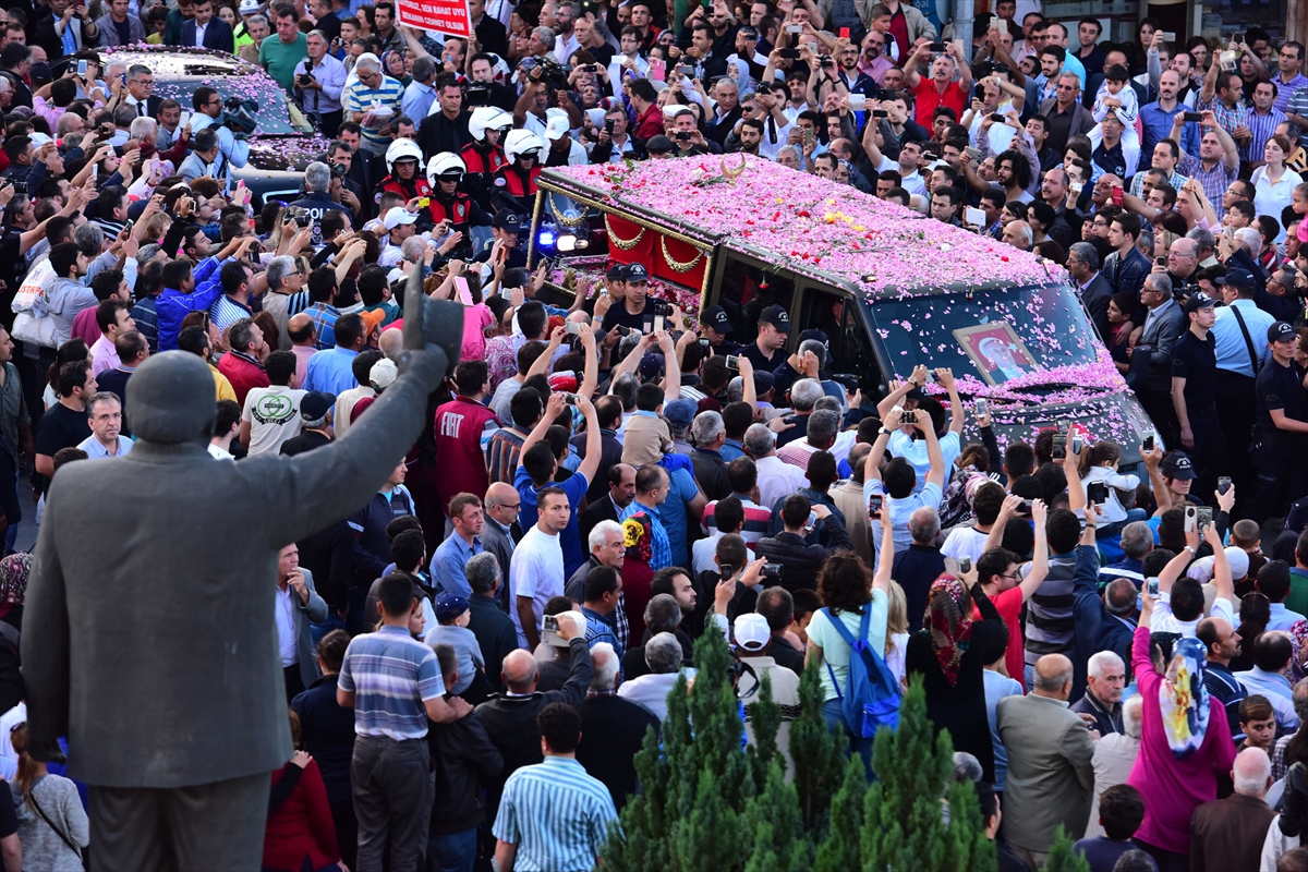 Süleyman Demirel, vefatının 8’inci yılında anılıyor