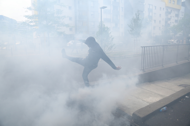 Fransa'da vatandaş ve polis arasında gerilim