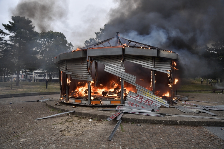 Fransa'da vatandaş ve polis arasında gerilim