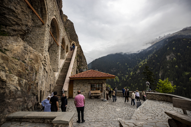 Sümela Manastırı'na ziyaretçi akını...