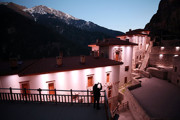 Sümela Manastırı'na ziyaretçi akını...