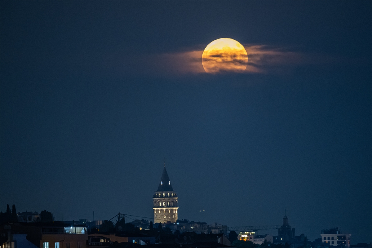 İstanbul'da dolunay manzaraları