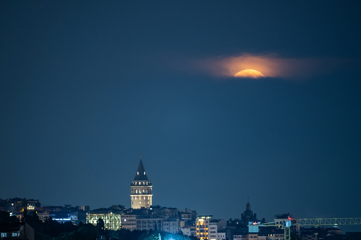 İstanbul'da dolunay manzaraları