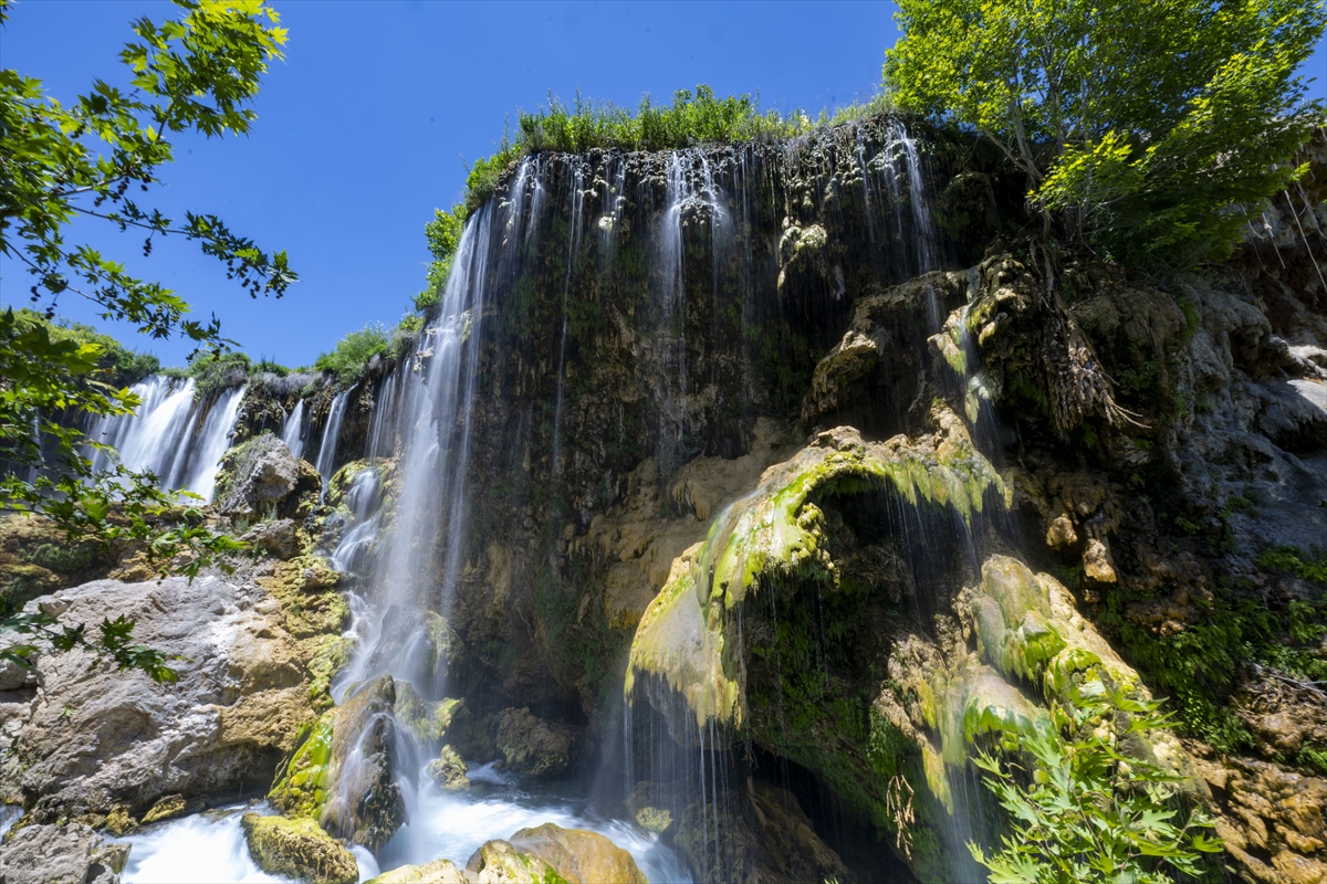 Konya'nın doğal güzelliklerinden Yerköprü Şelalesi'nden manzalaralar