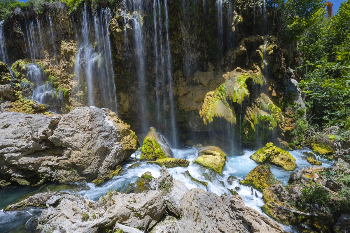 Konya'nın doğal güzelliklerinden Yerköprü Şelalesi'nden manzalaralar