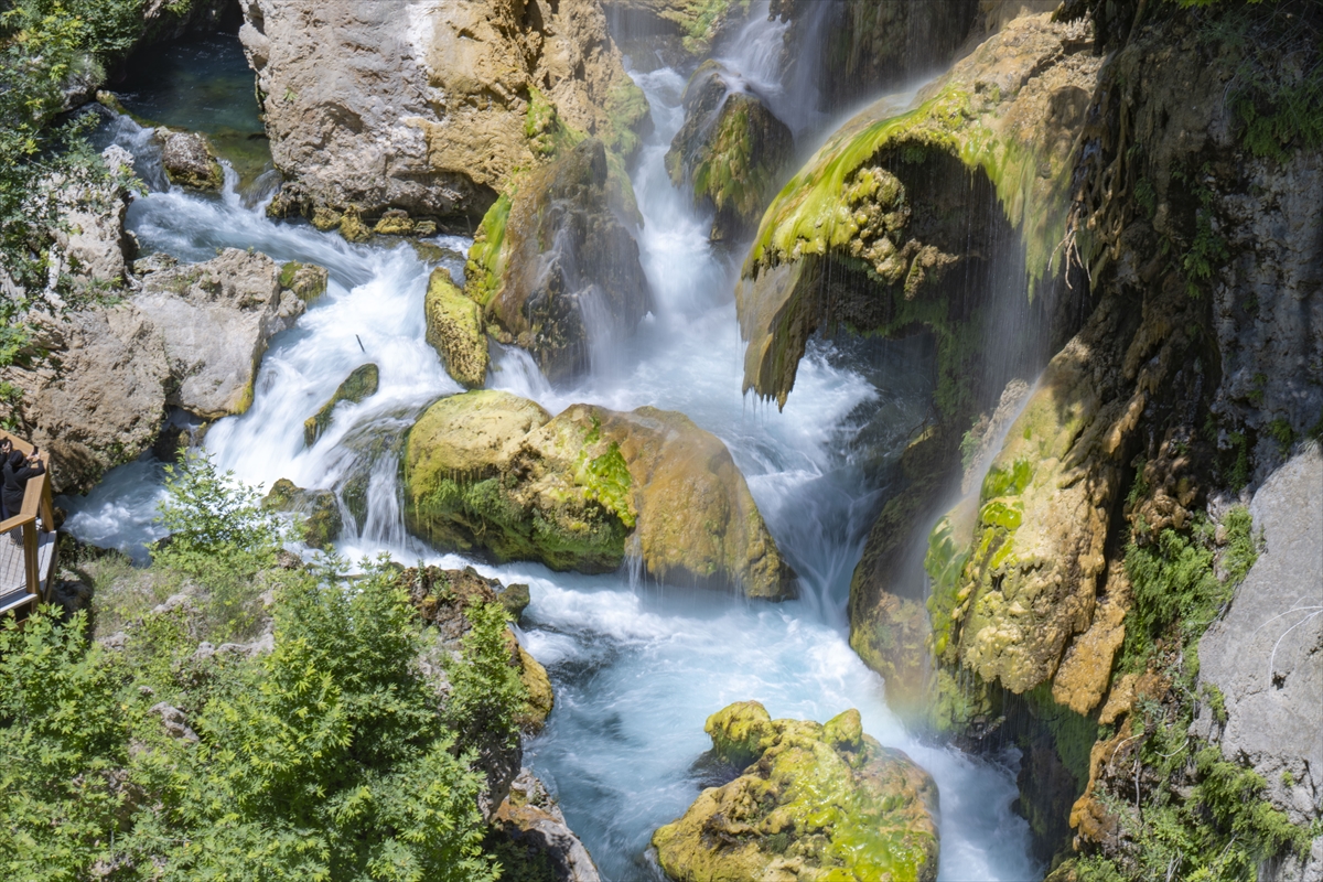 Konya'nın doğal güzelliklerinden Yerköprü Şelalesi'nden manzalaralar
