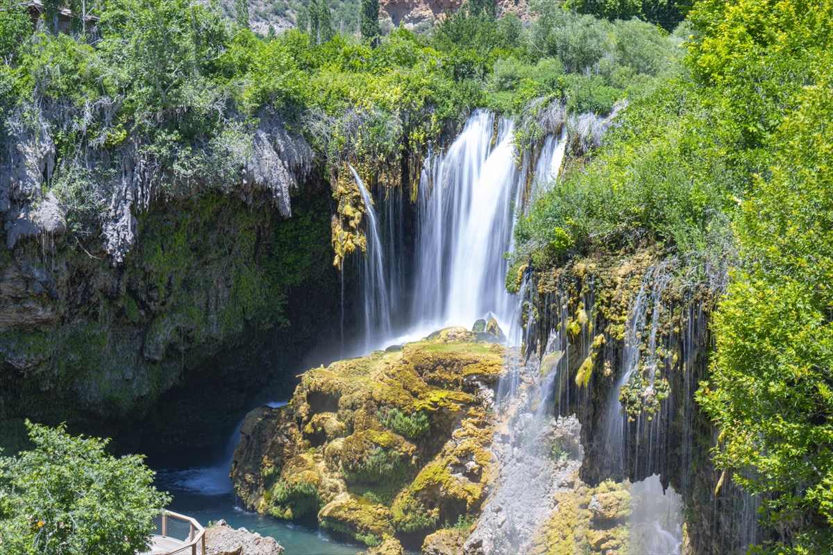 Konya'nın doğal güzelliklerinden Yerköprü Şelalesi'nden manzalaralar