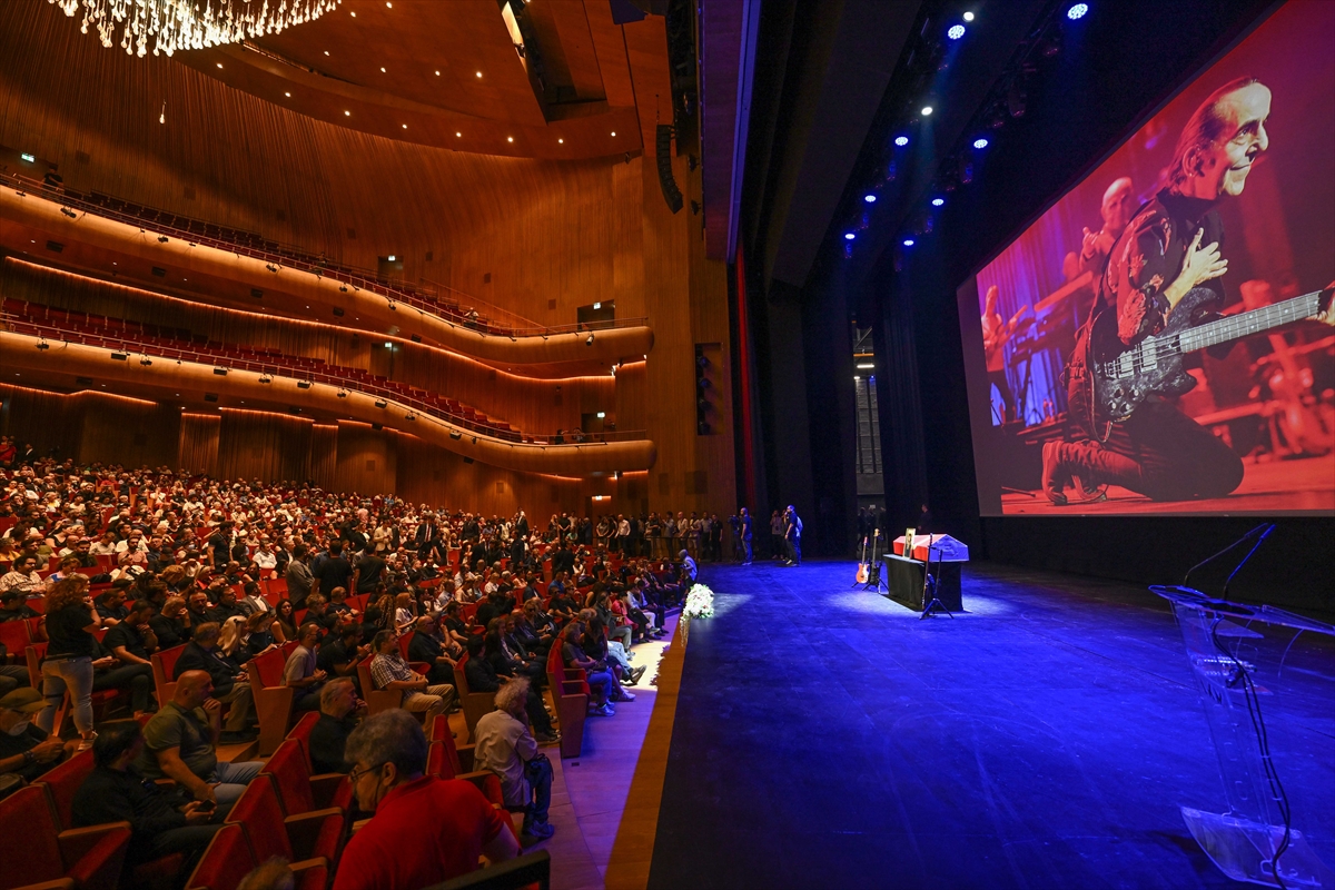 Özkan Uğur'a veda...