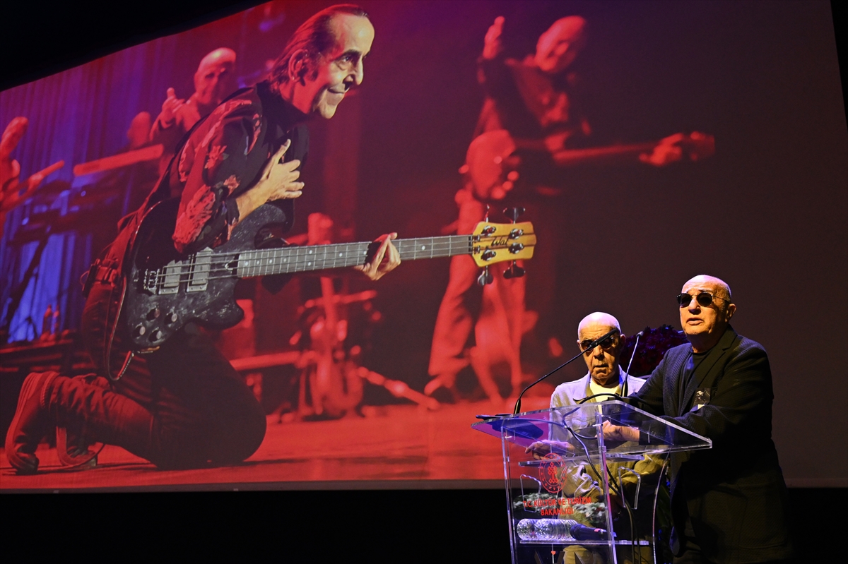 Özkan Uğur'a veda...