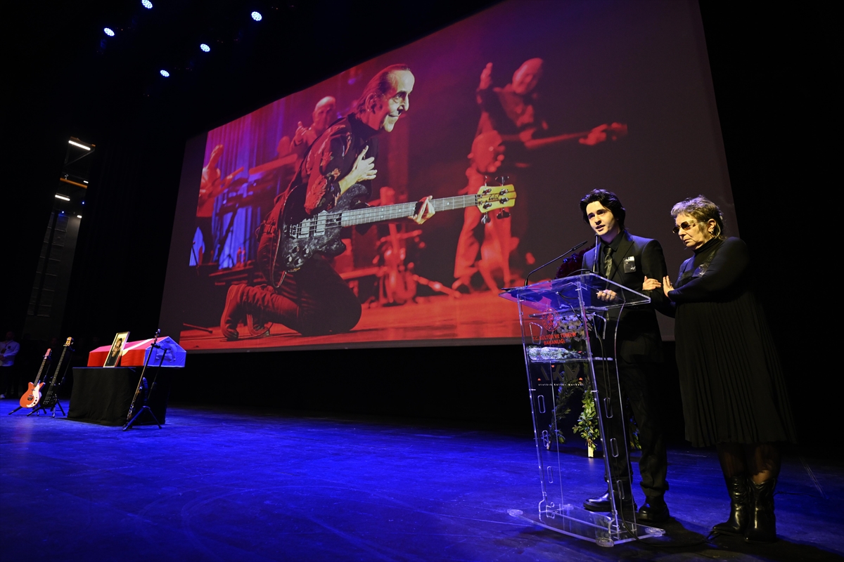 Özkan Uğur'a veda...