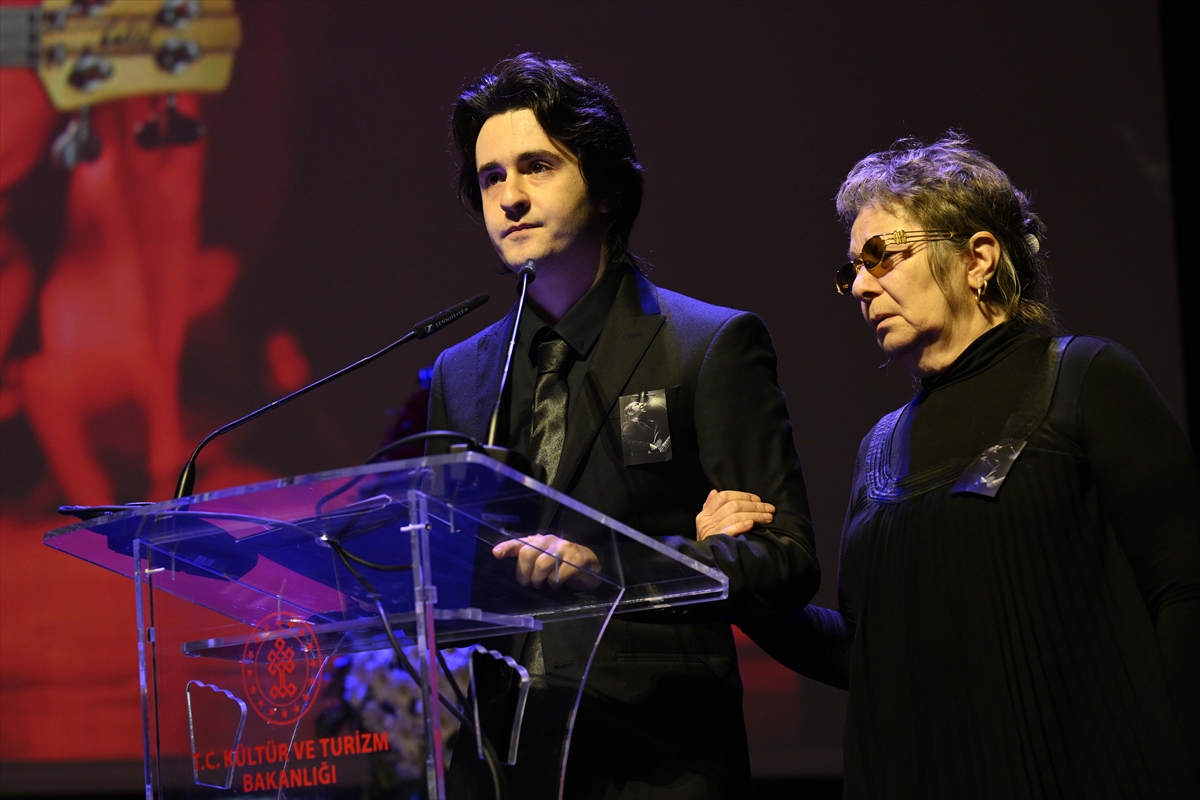 Özkan Uğur'a veda...