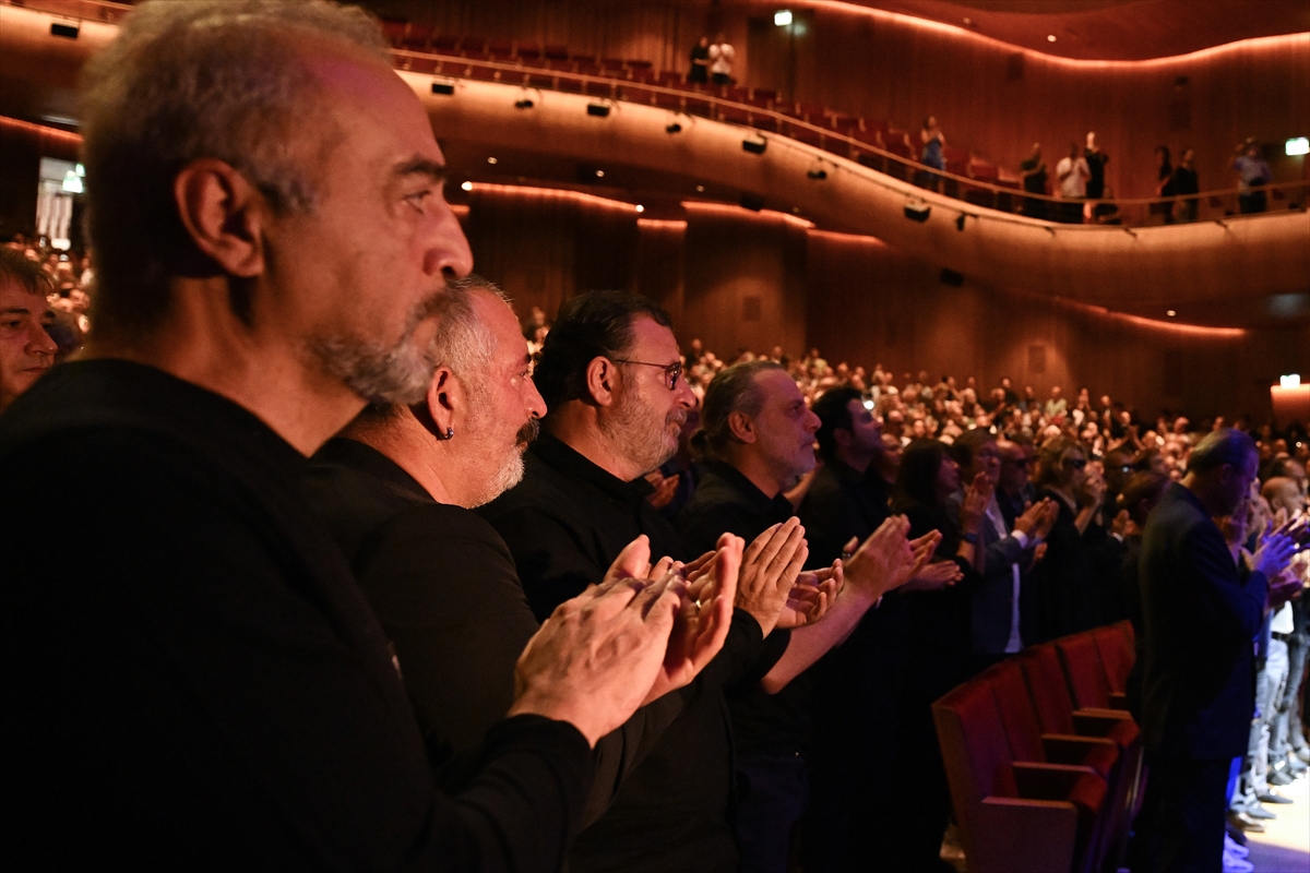 Özkan Uğur'a veda...