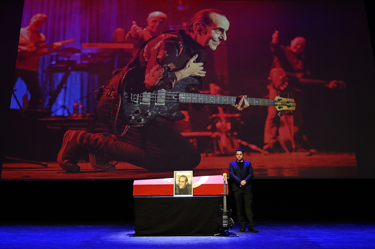 Özkan Uğur'a veda...