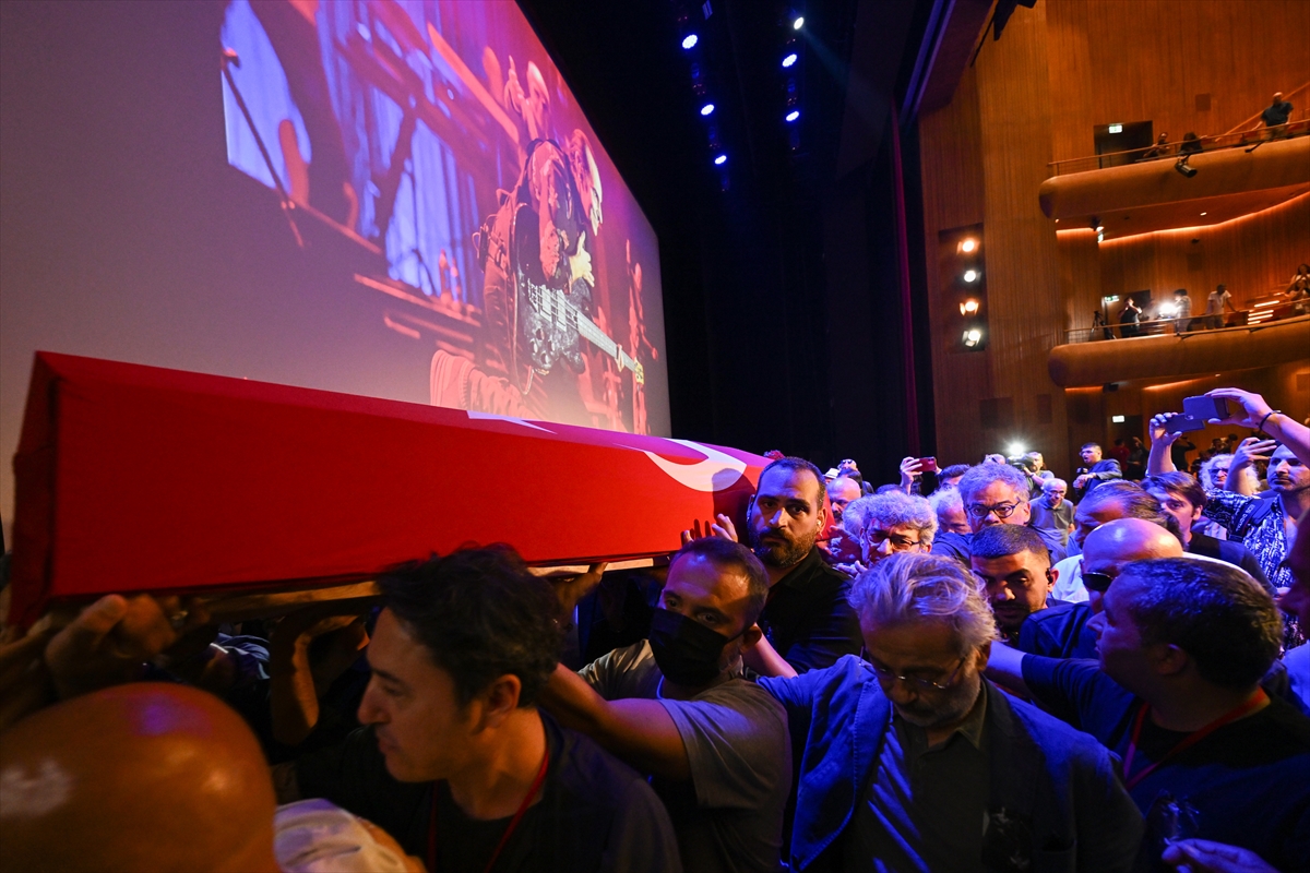 Özkan Uğur'a veda...