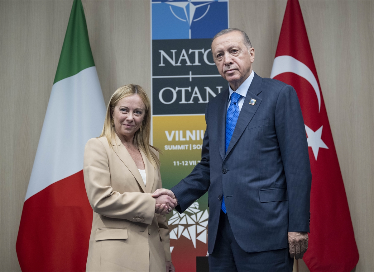 Tarihi gün! NATO Liderler Zirvesi'nden samimi kareler