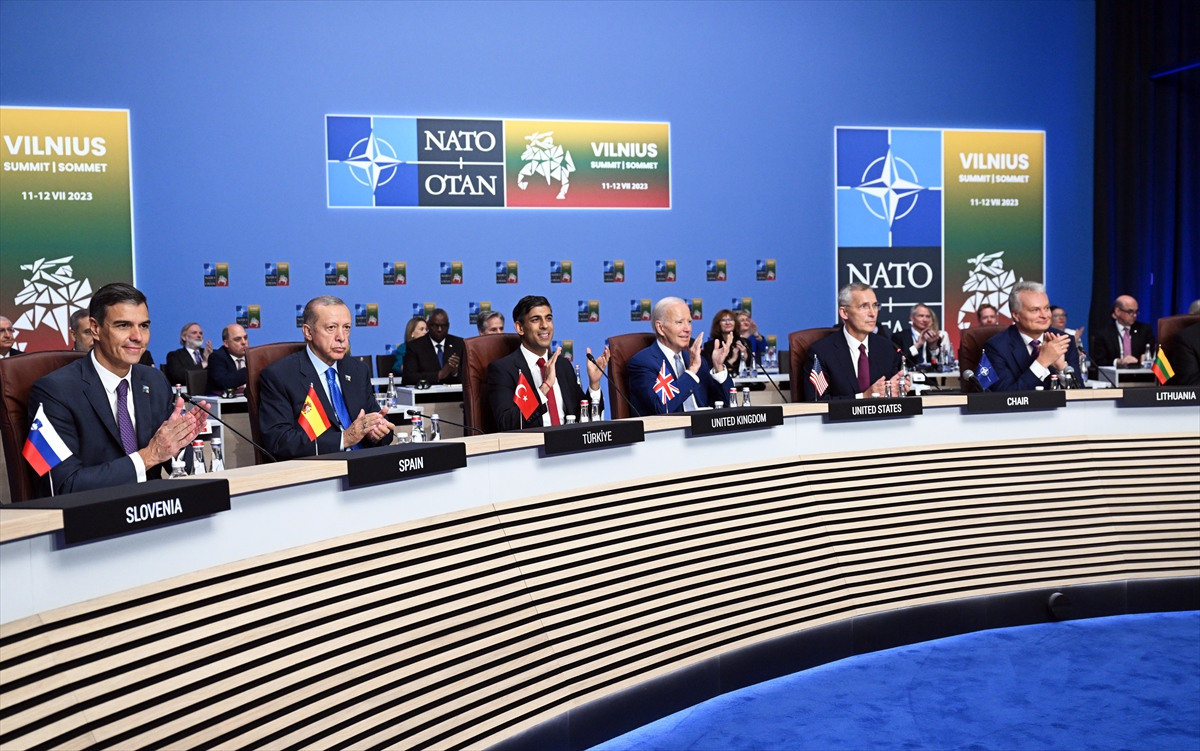 Tarihi gün! NATO Liderler Zirvesi'nden samimi kareler