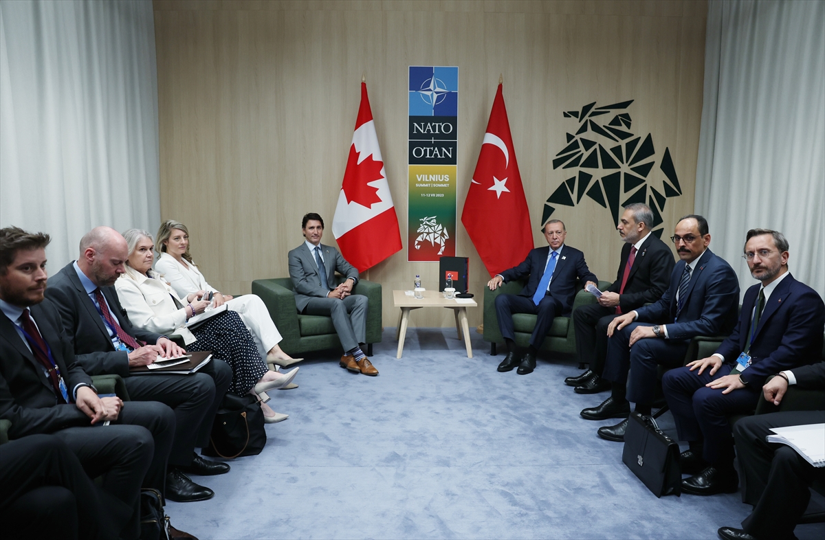 Tarihi gün! NATO Liderler Zirvesi'nden samimi kareler