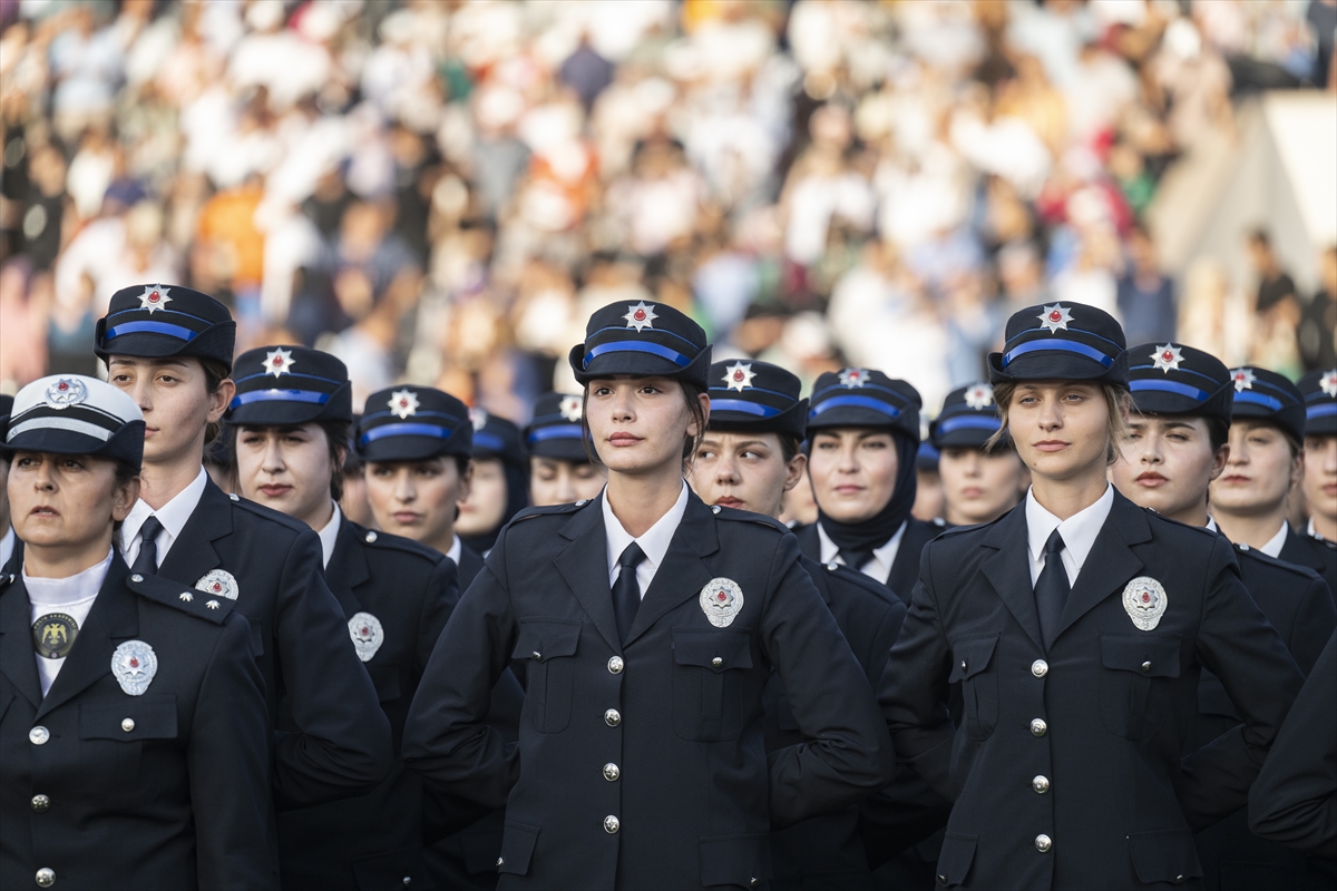 Polis Meslek Yüksekokulları Mezuniyet Töreni'nden kareler